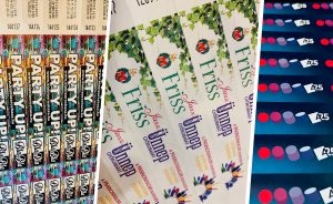 színes feliratozott tyvek karszalagok